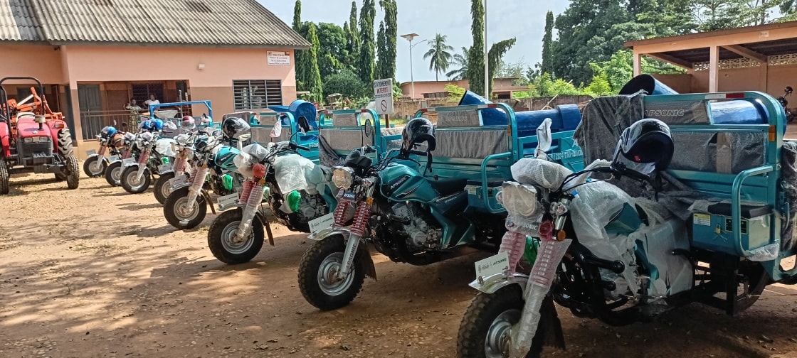 Le PADAAM fait don de matériels agricoles à des coopératives